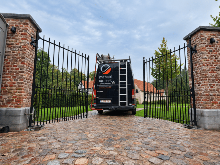 Stalen poort landelijke stijl